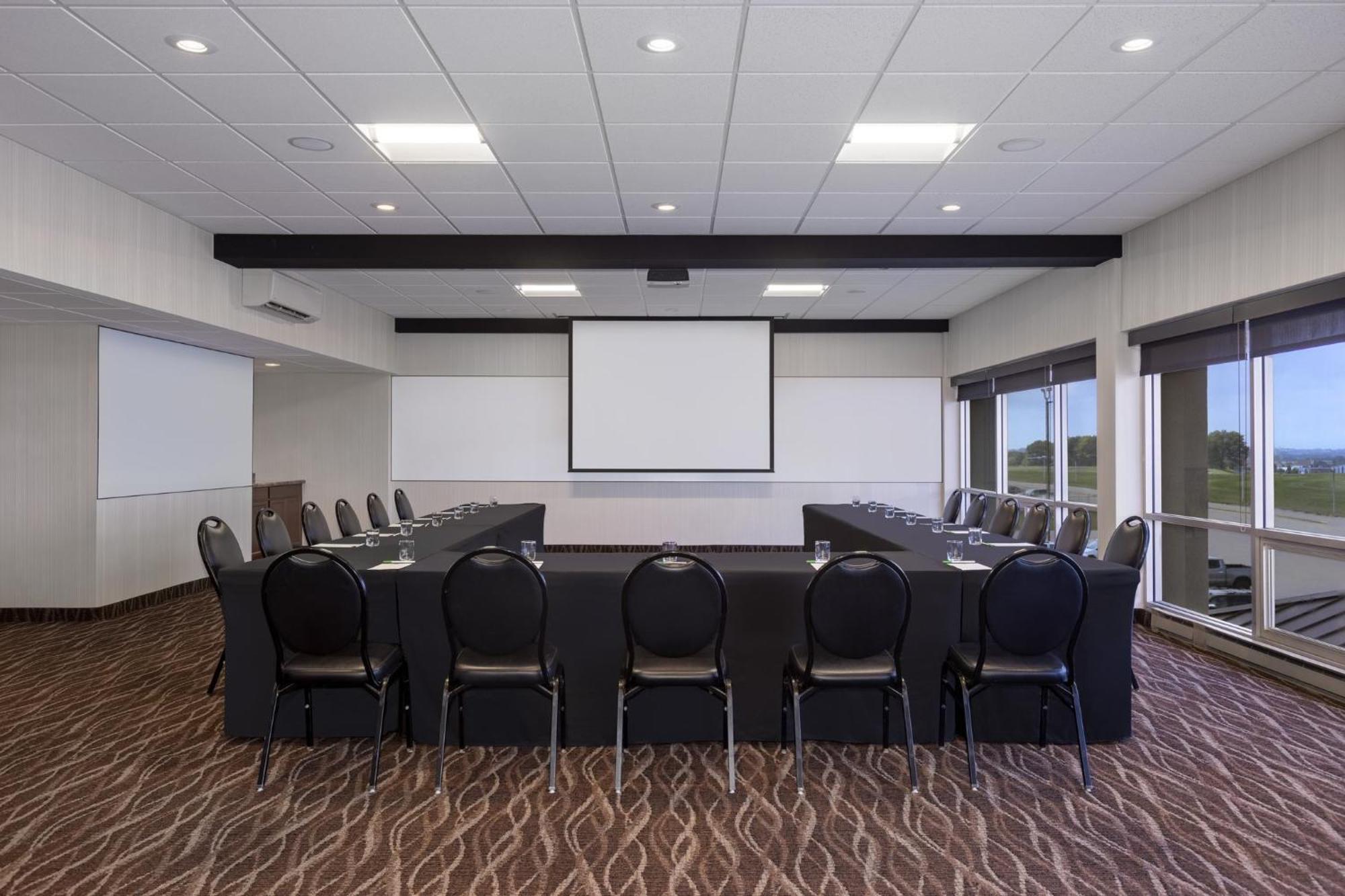 Holiday Inn Des Moines-Airport Conf Center By Ihg Exterior foto