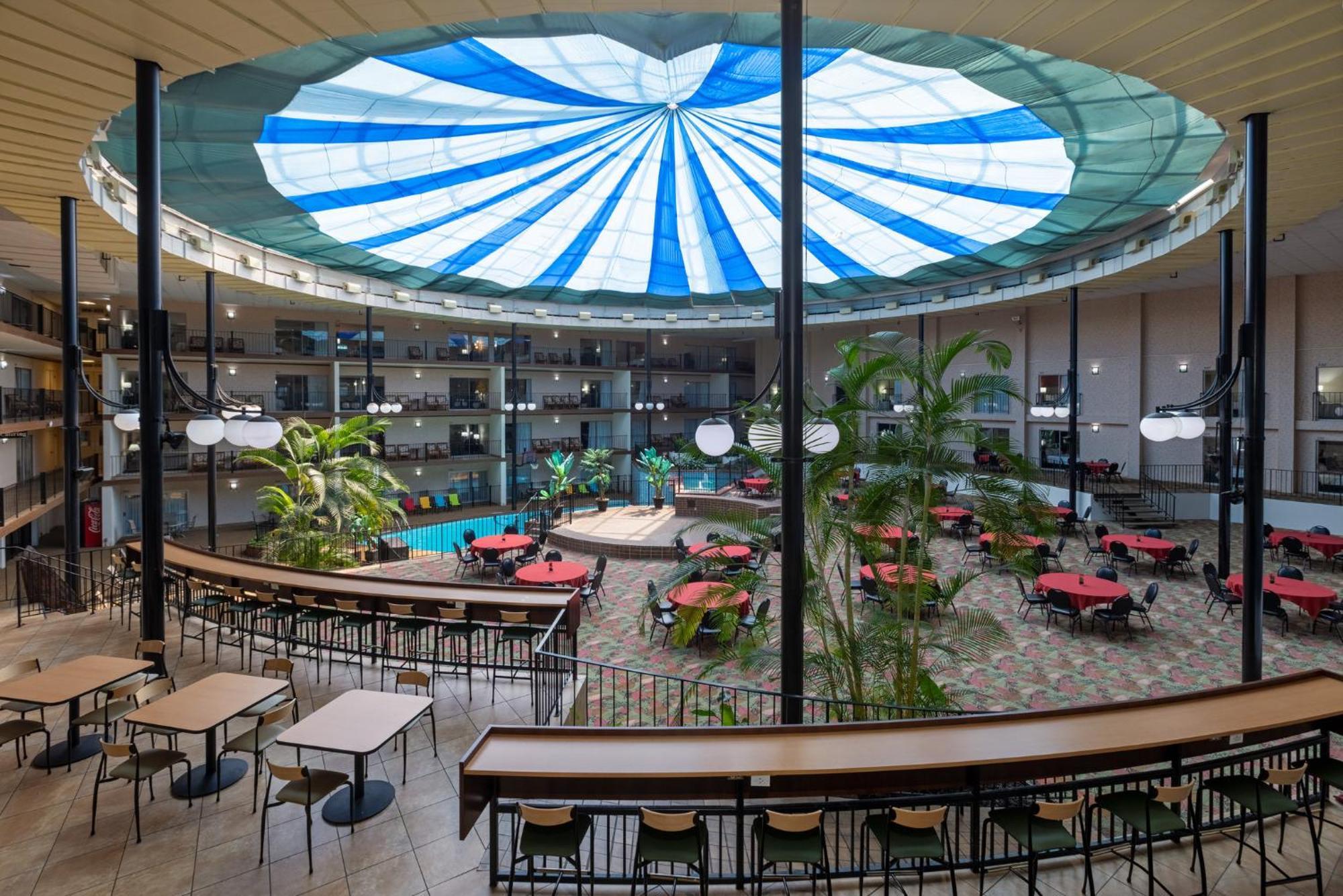Holiday Inn Des Moines-Airport Conf Center By Ihg Exterior foto